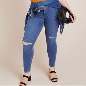 NWOT PLUS Levi’s 311 Shaping Skinny Jeans